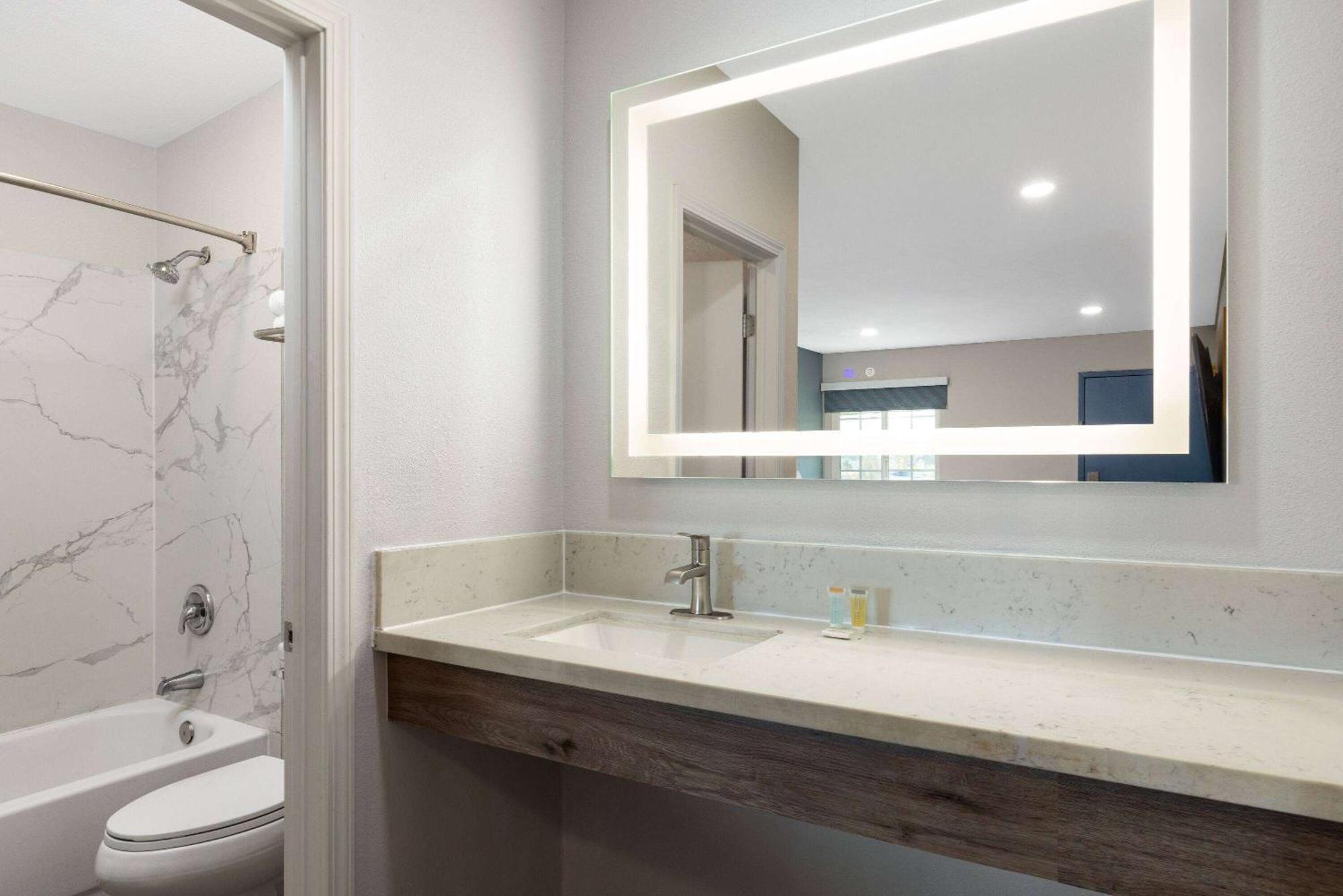 Days-inn By Wyndham 2* Bakersfield