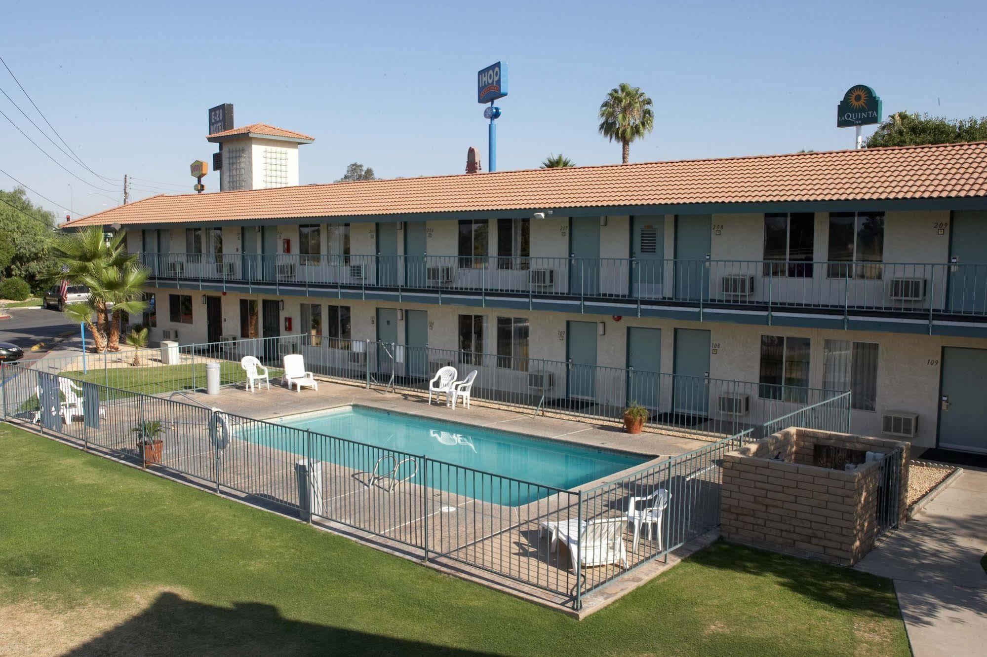 Days-inn By Wyndham Bakersfield